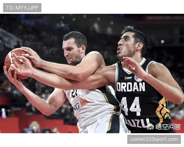 在NBA和FIBA比赛中，防守三秒违例是如何判罚的？