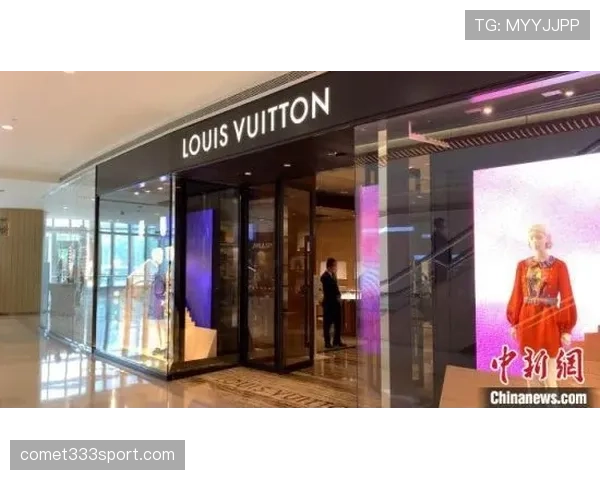 迪巴拉训练完直接去奢侈品店逛一圈？这消费节奏有点看不懂